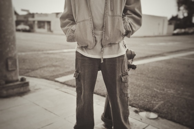 Cargos streetwear outfit inspiration featuring layered hoodie and cargo pants