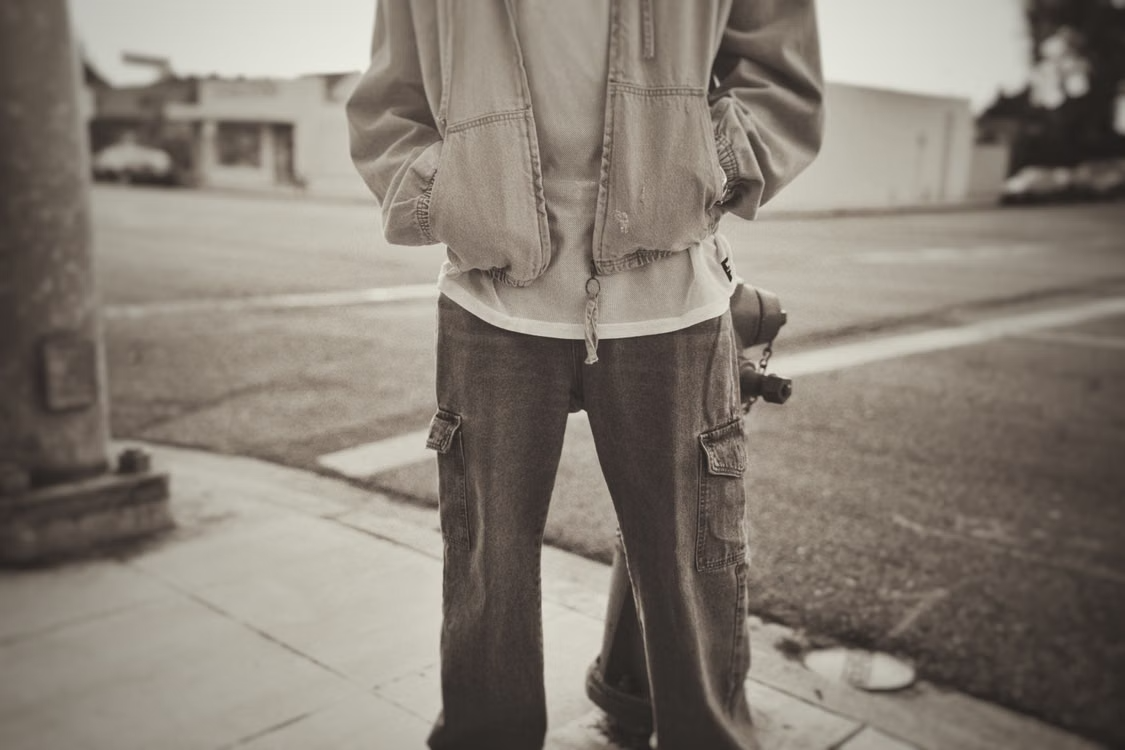 Cargos streetwear outfit inspiration featuring layered hoodie and cargo pants